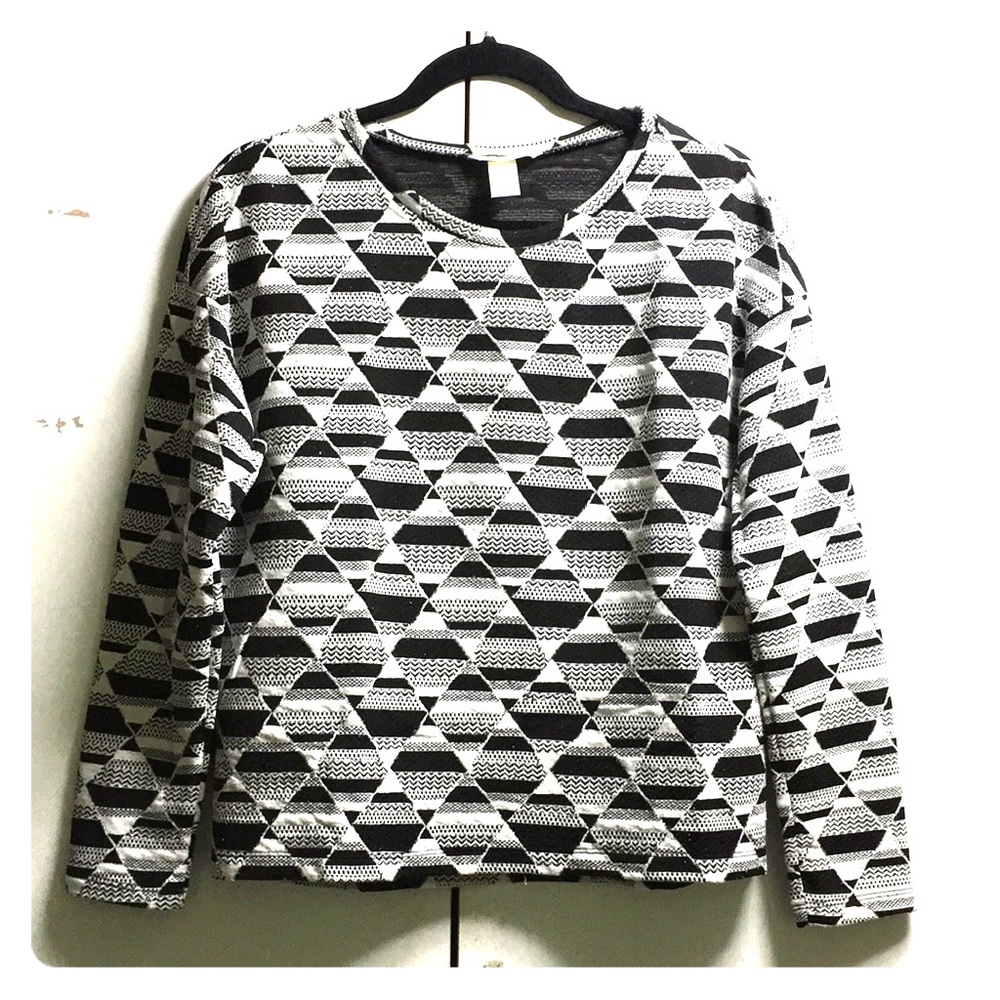 H&M cozy black and white geometric sweatshirt